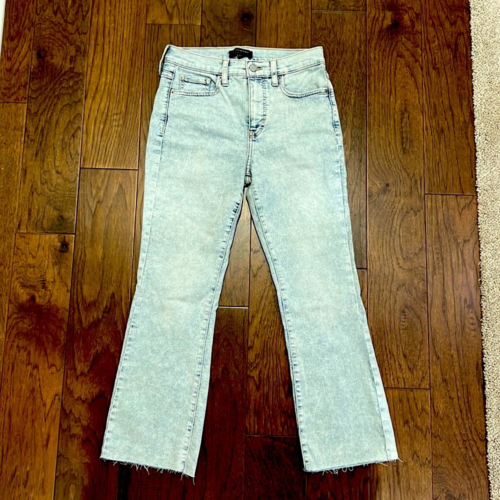 Banana Republic cropped raw hem bootcut jeans sz. 4/27